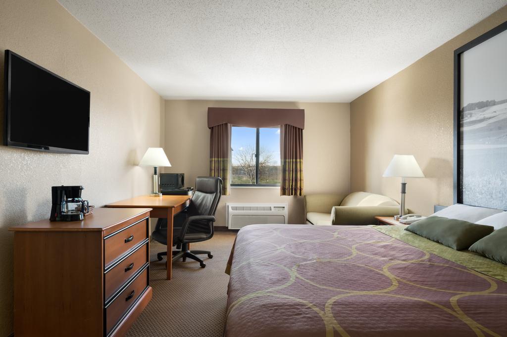 Super 8 By Wyndham Bay I-43 Bus. Park Motel 2*