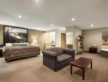 Super 8 By Wyndham Bay I-43 Bus. Park Motel Green Bay